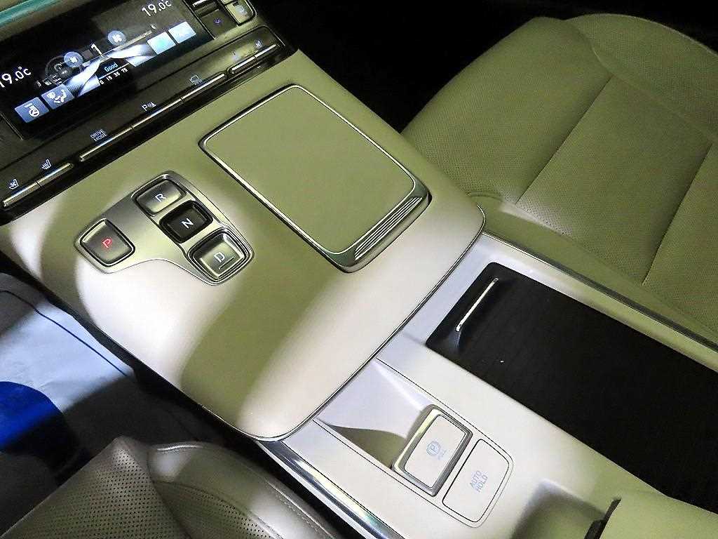 HYUNDAI Grandeur - Vista 12
