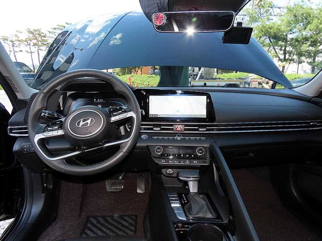 HYUNDAI Avante - Vista 7
