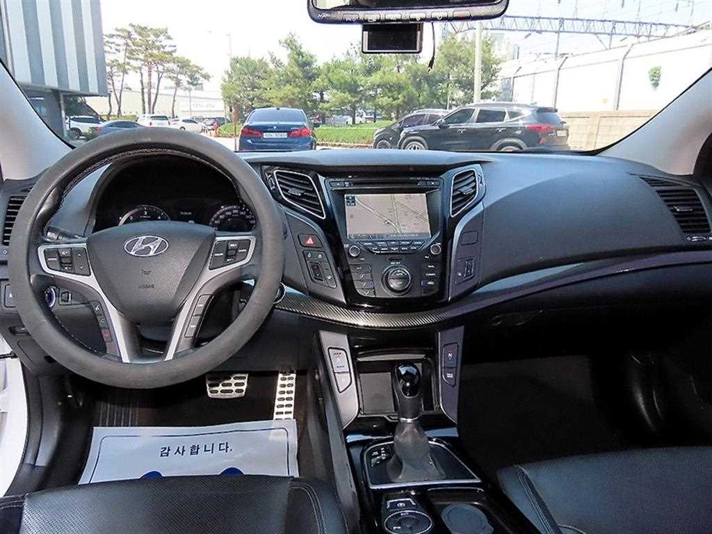 HYUNDAI i40 - Vista 7