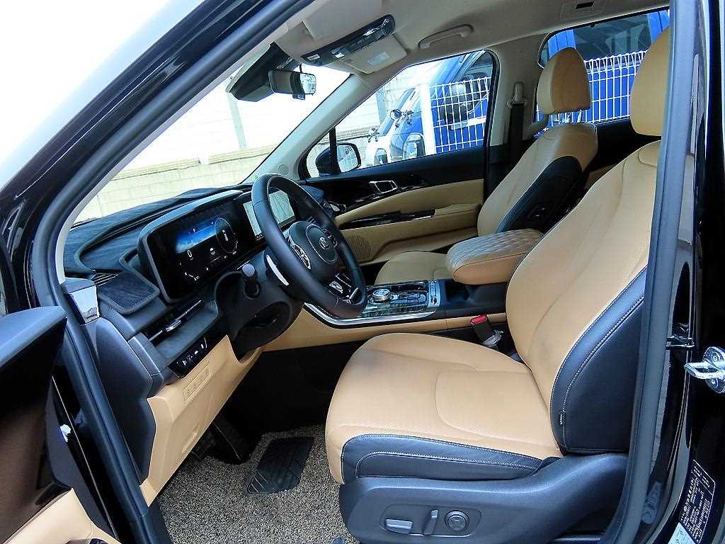 KIA Carnival - Vista 5
