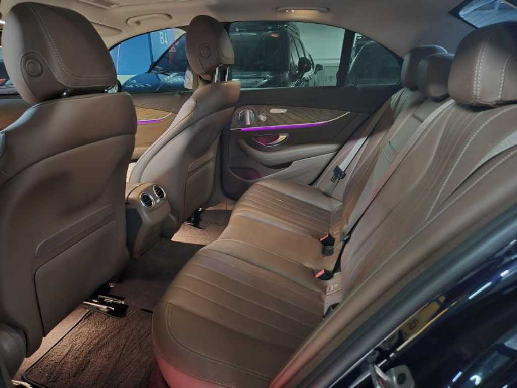 Mercedes Benz E class - Vista 11