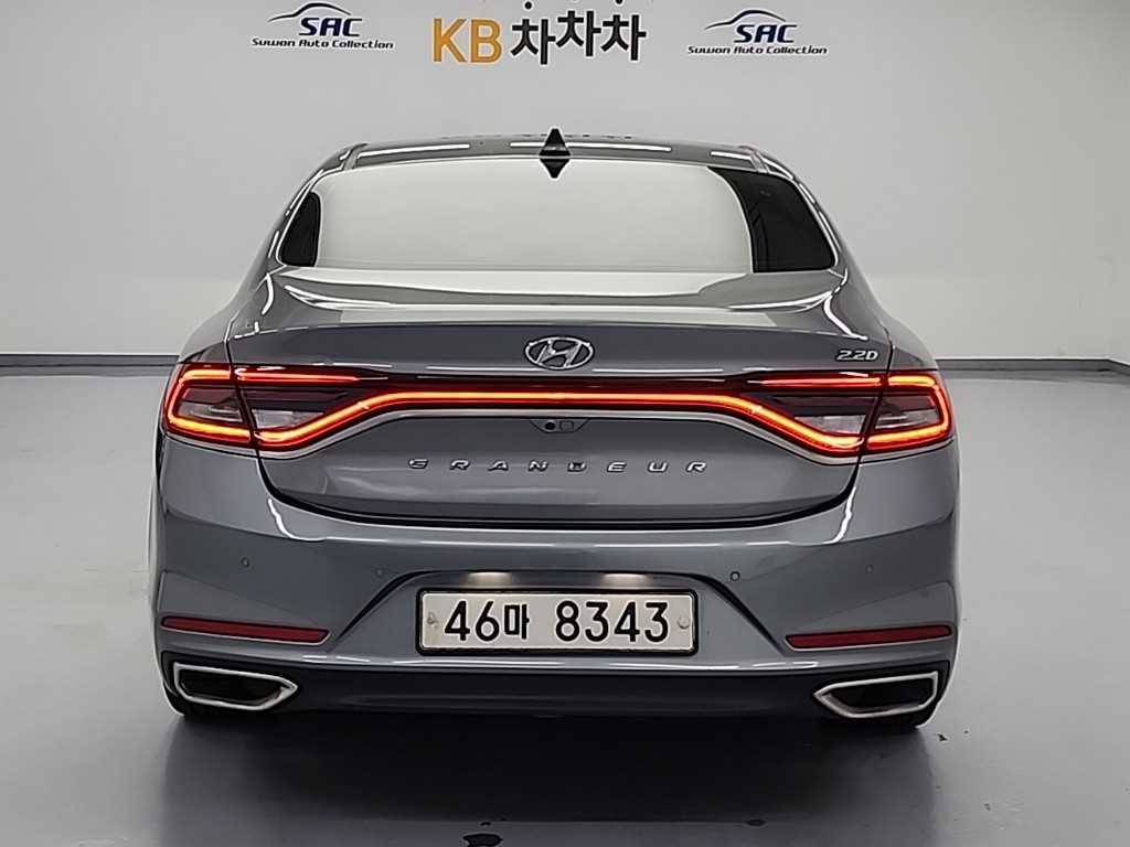 HYUNDAI Grandeur - Vista 3