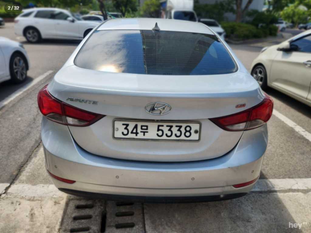 HYUNDAI Avante - Vista 3