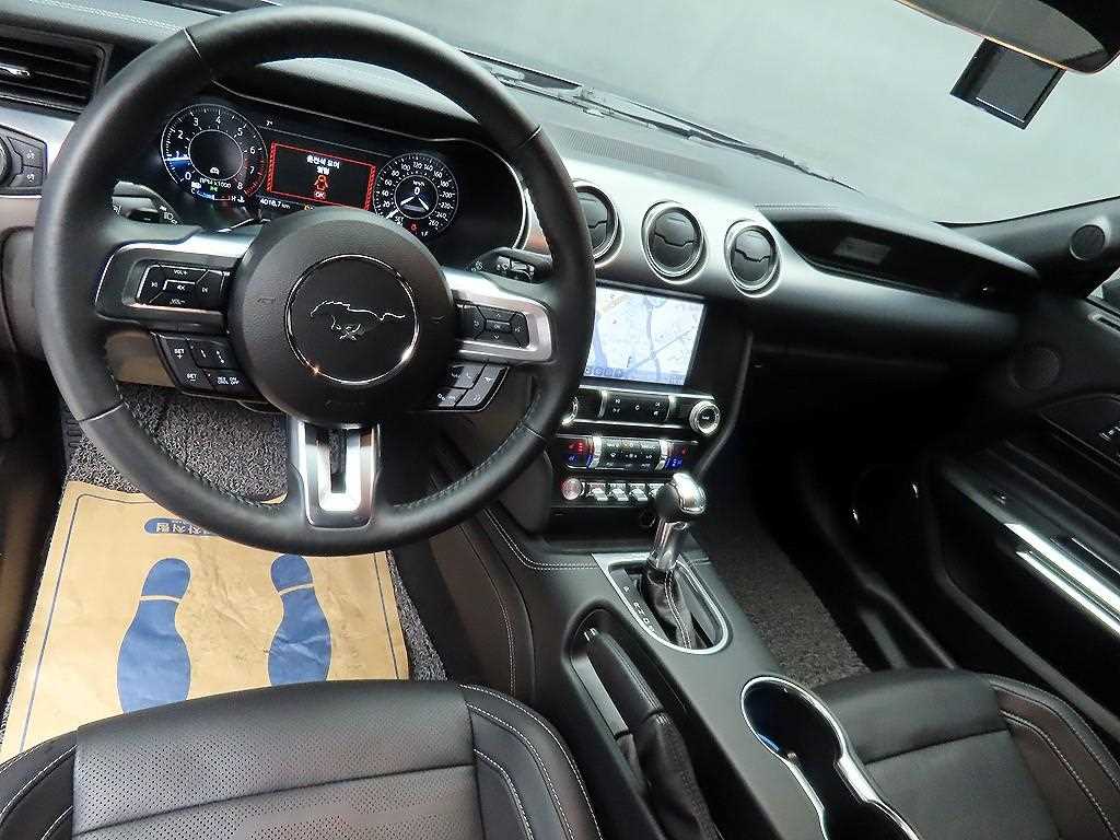 Ford Mustang - Vista 7