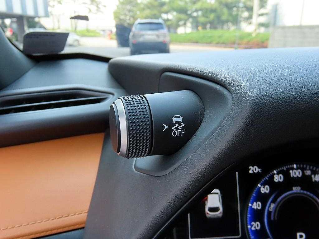Lexus UX - Vista 12