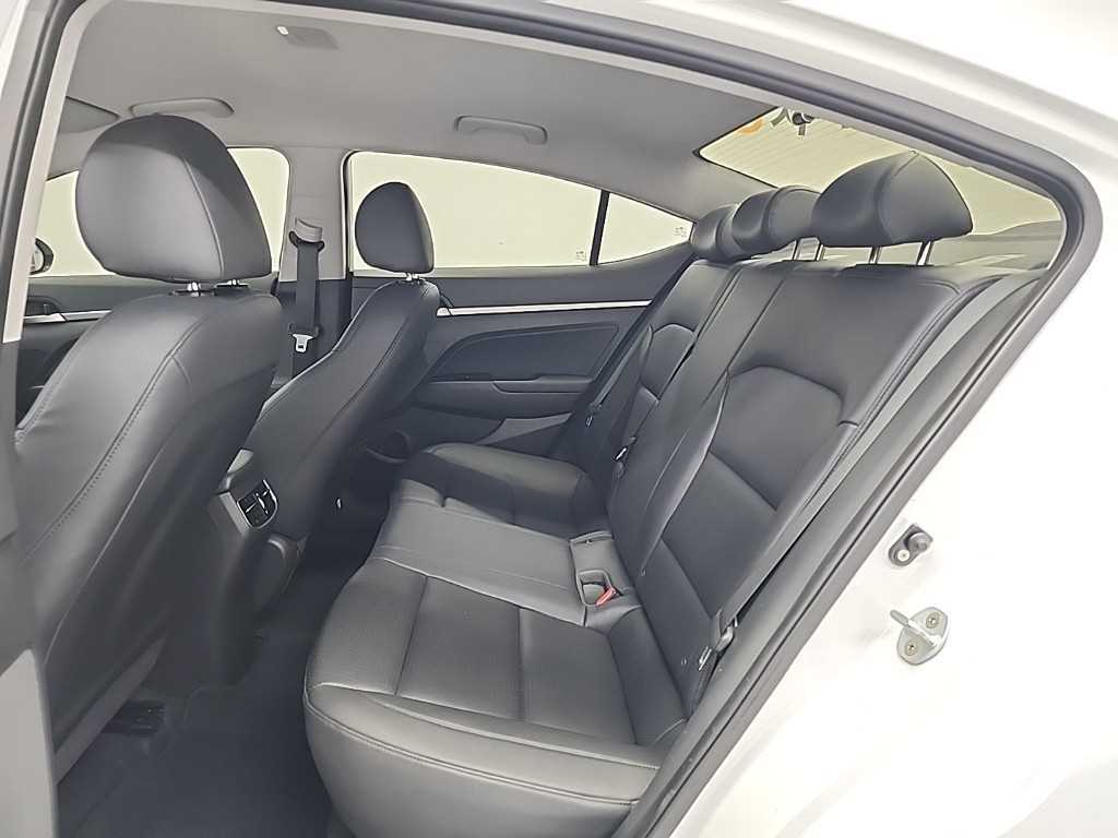 HYUNDAI Avante - Vista 12