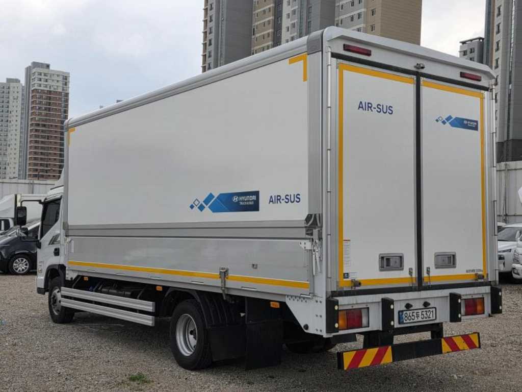 medium and large cargo truck - Vista 5