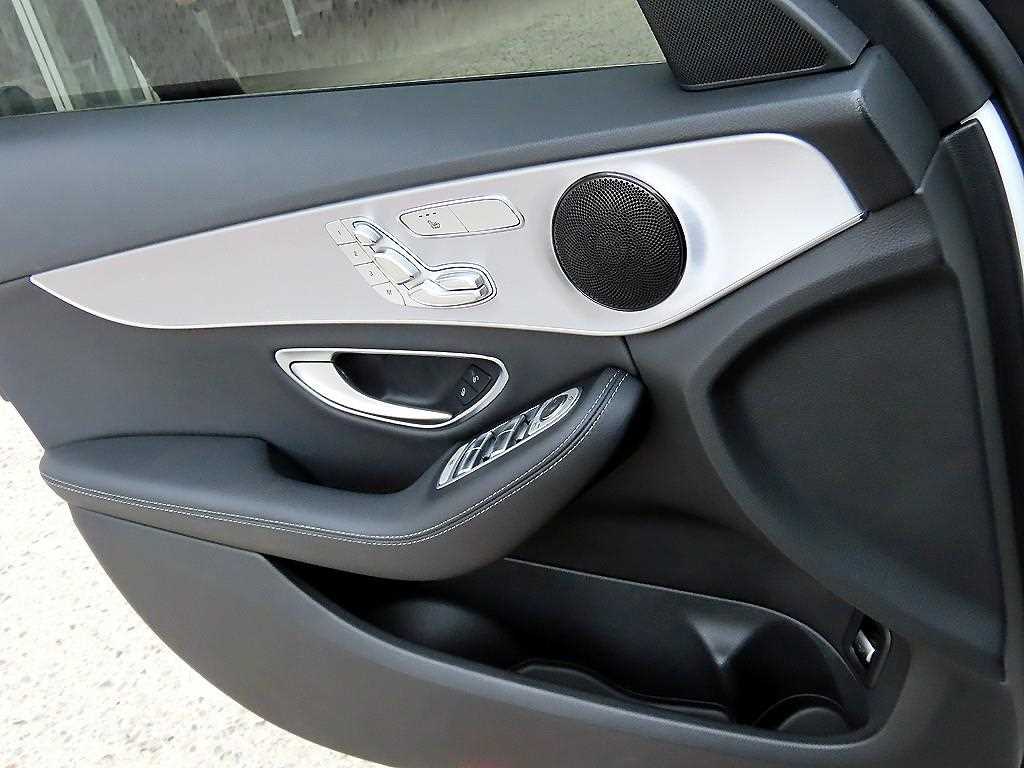 Mercedes Benz C Class - Vista 12