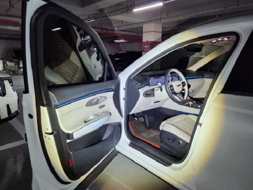Genesis GV70 - Vista 6