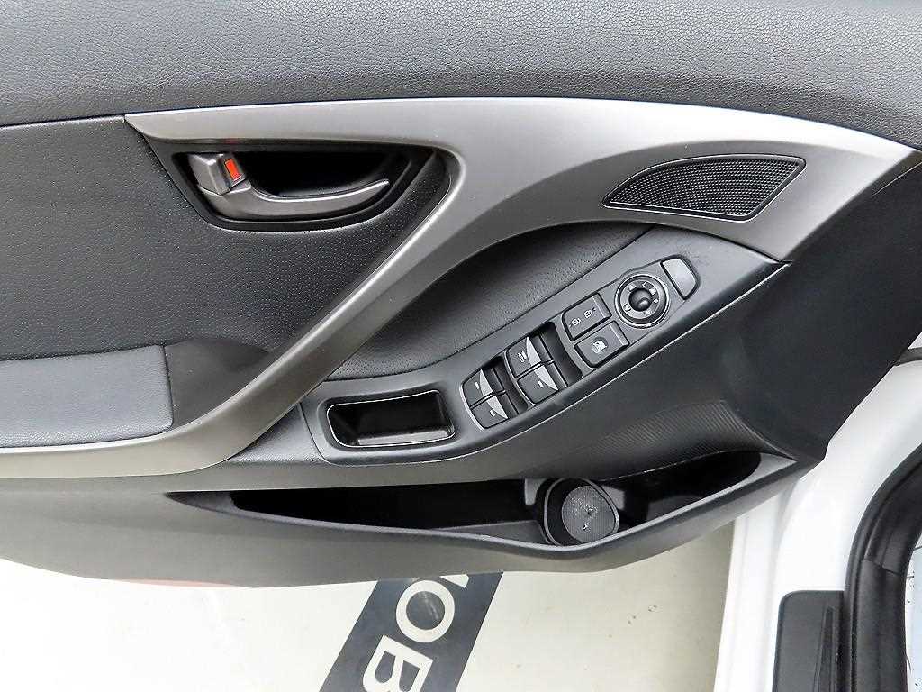 HYUNDAI Avante - Vista 11
