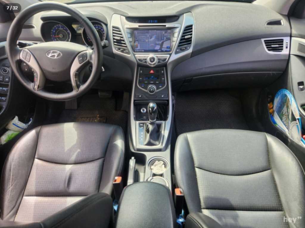 HYUNDAI Avante - Vista 5