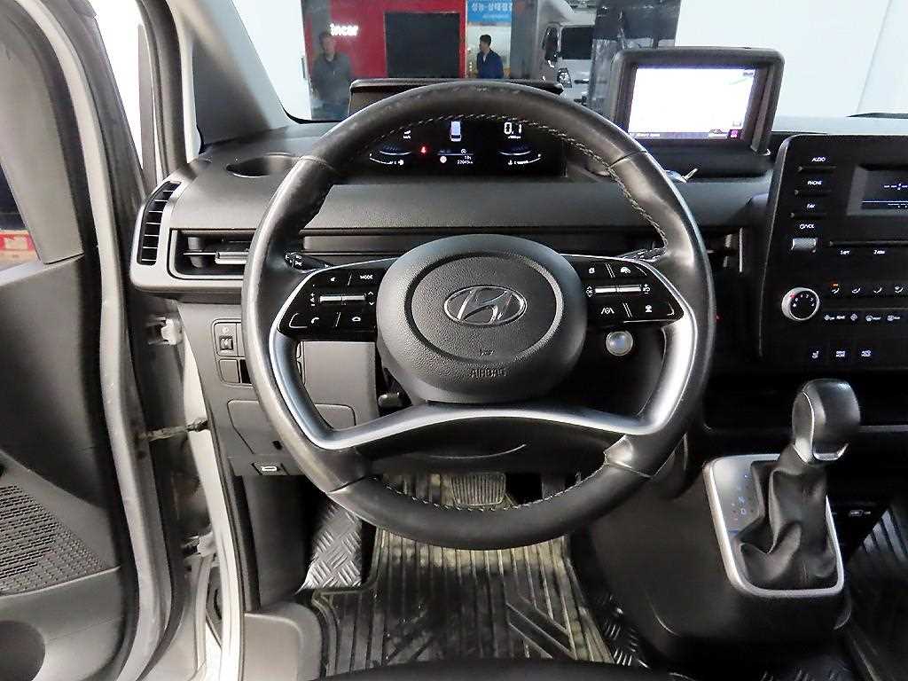 HYUNDAI Staria - Vista 9