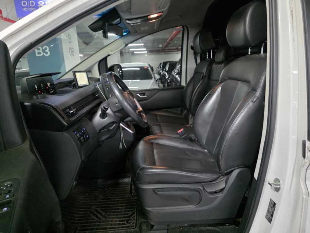 HYUNDAI Staria - Vista 9