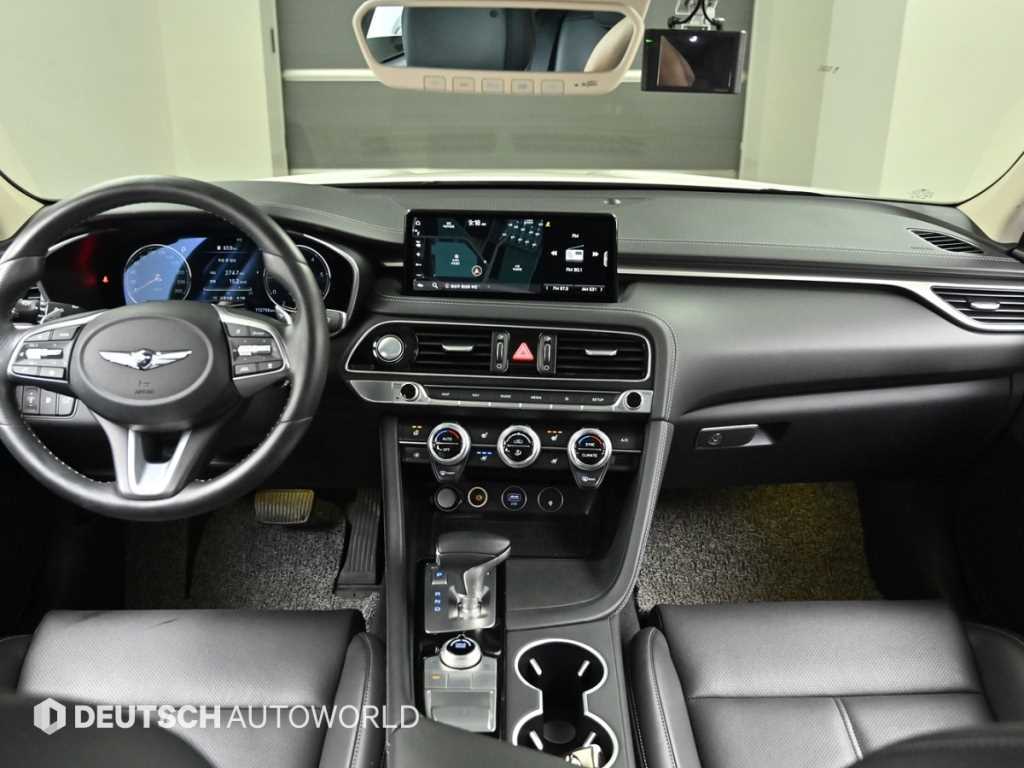 Genesis G70 - Vista 8