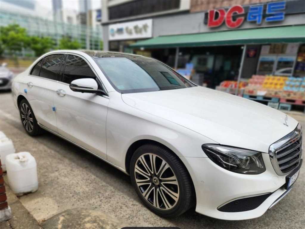 Mercedes Benz E class - Vista 3