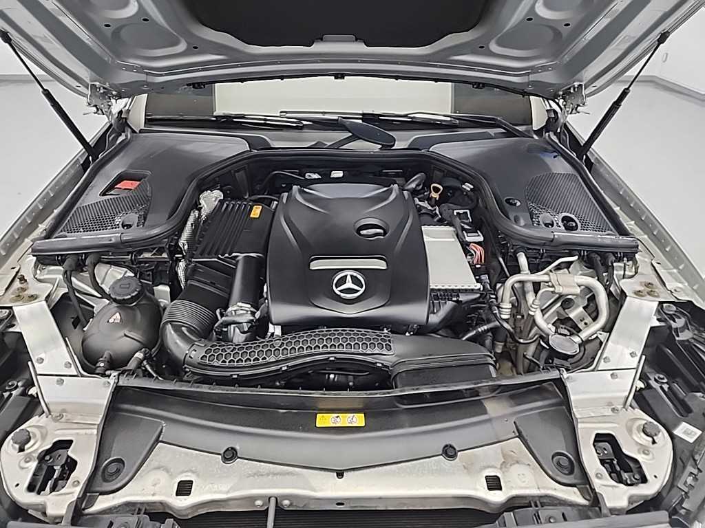 Mercedes Benz E class - Vista 5