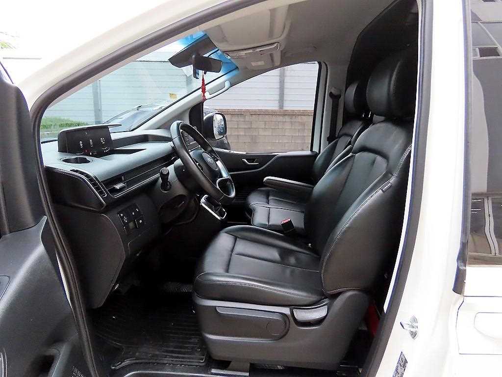 HYUNDAI Staria - Vista 5