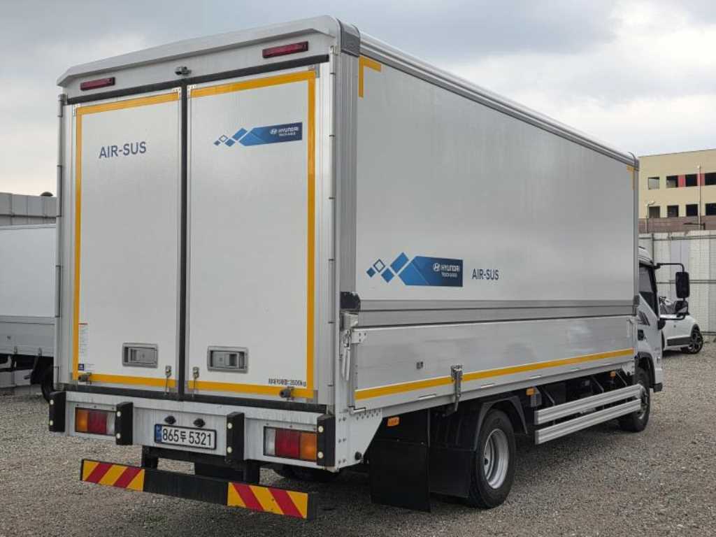 medium and large cargo truck - Vista 6