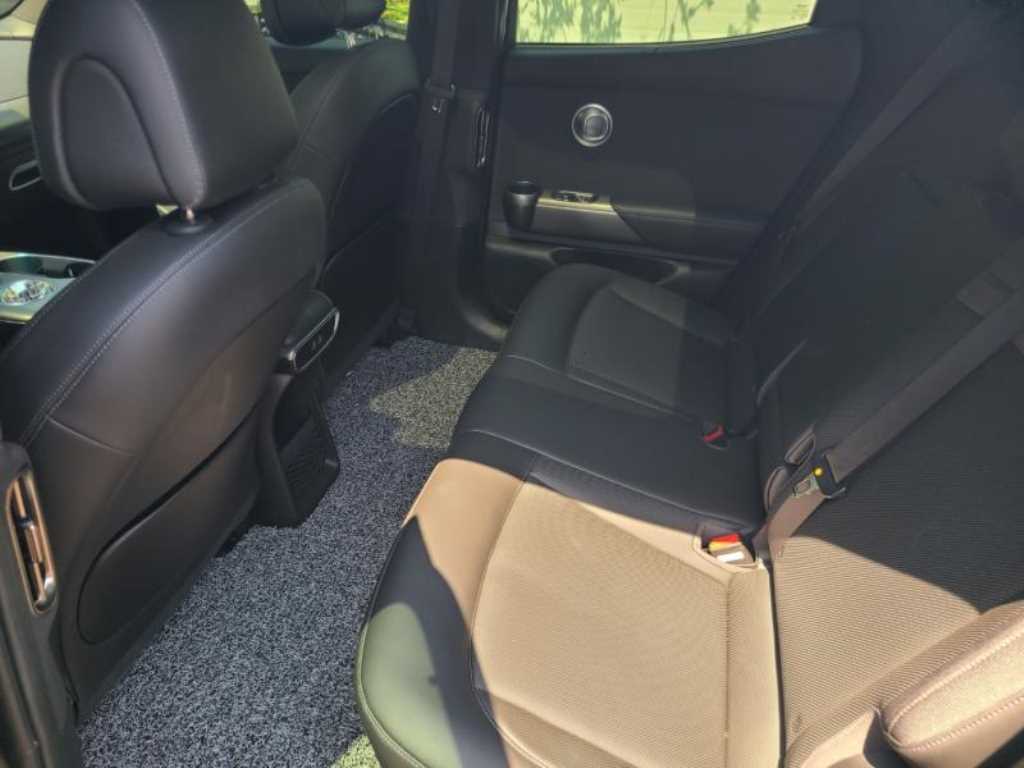 Genesis GV60 - Vista 8