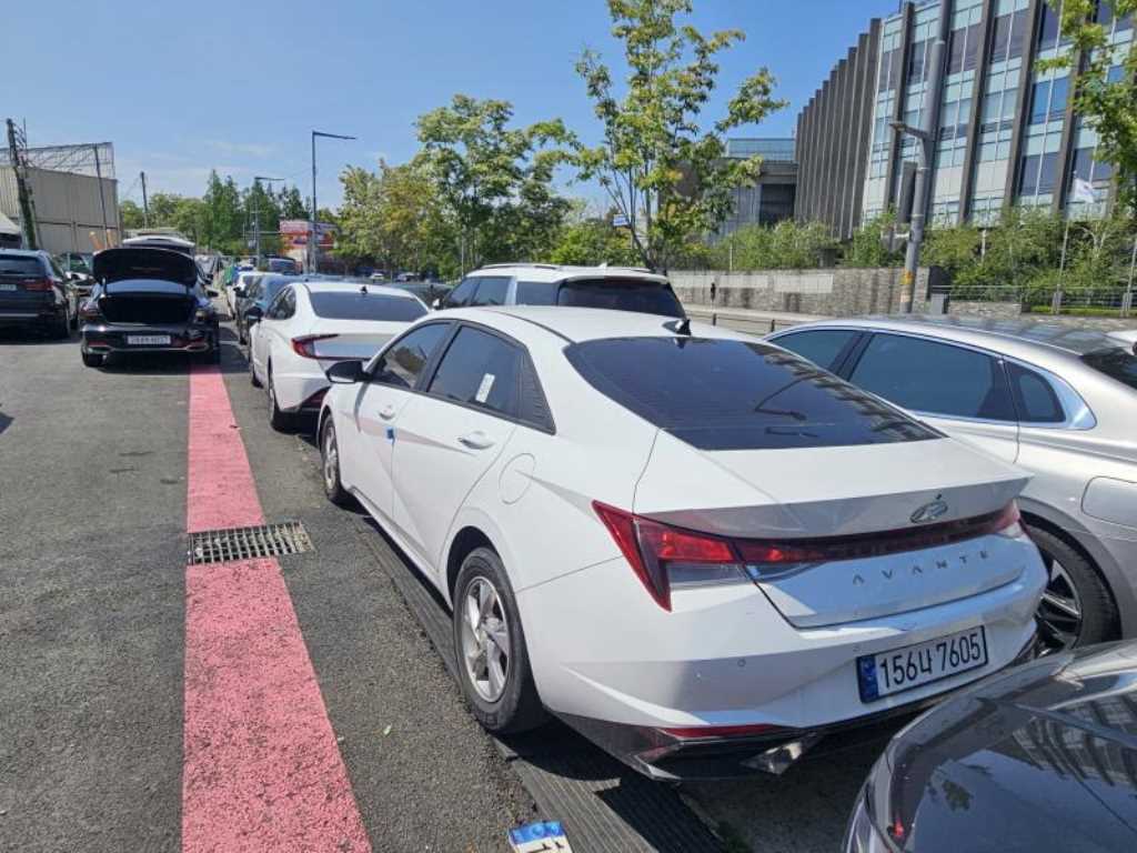 HYUNDAI Avante - Vista 5