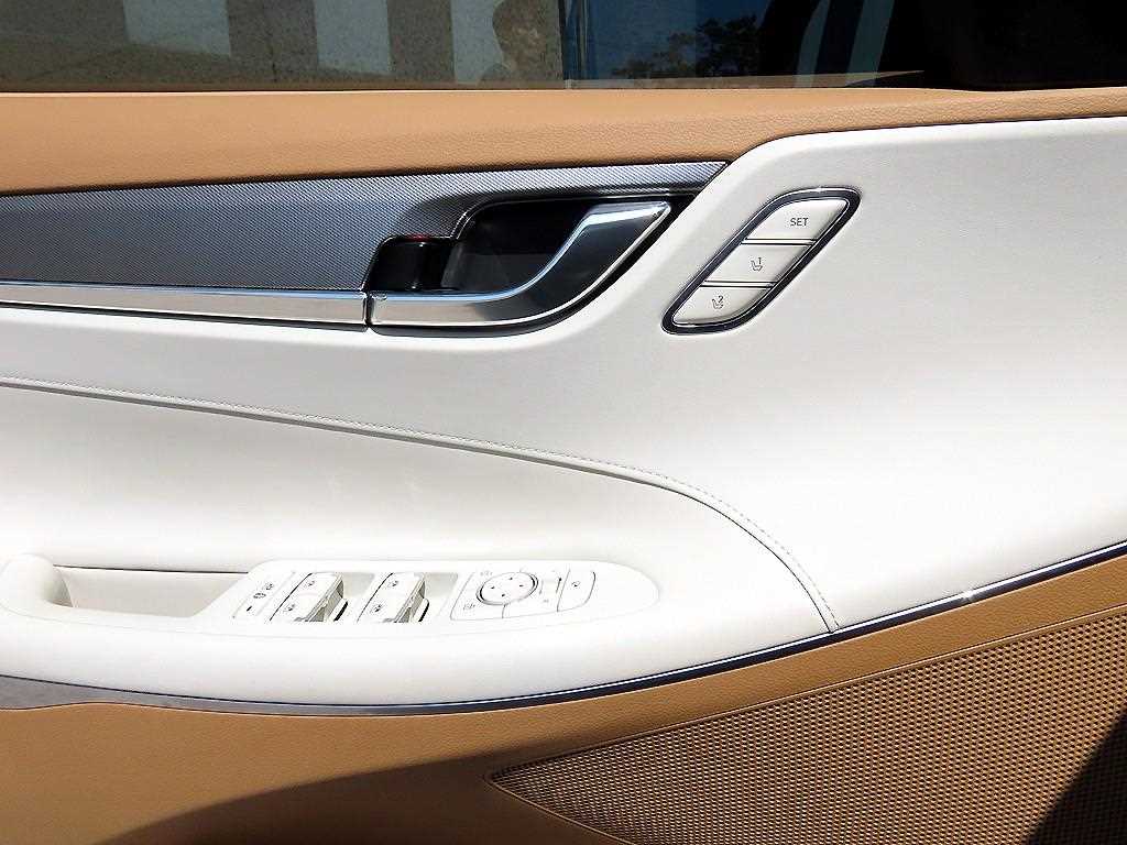 HYUNDAI Grandeur - Vista 11