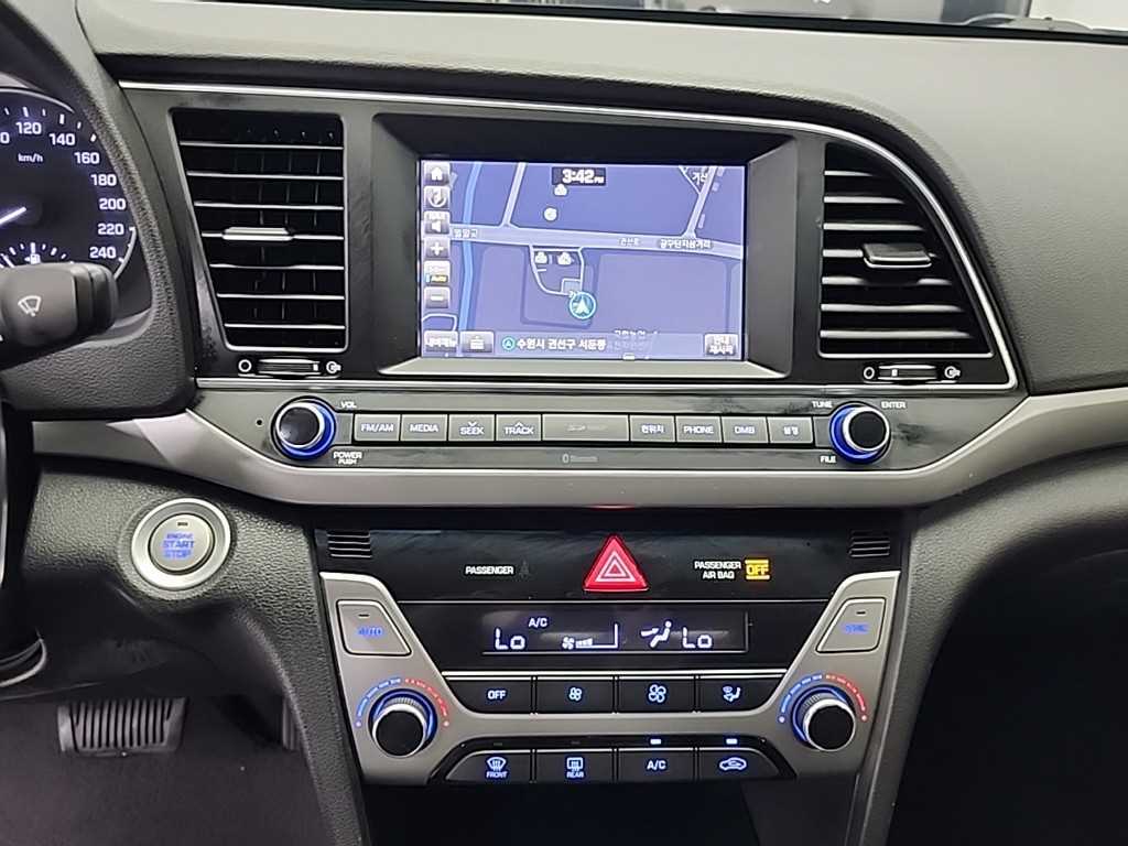 HYUNDAI Avante - Vista 10