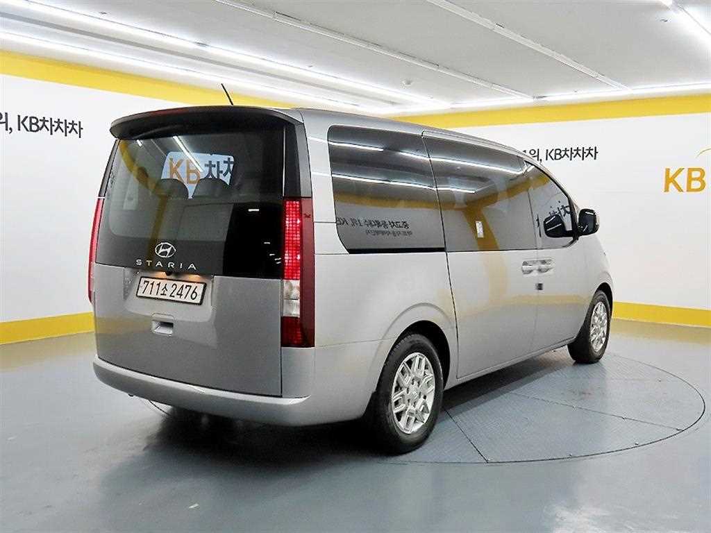 HYUNDAI Staria - Vista 4