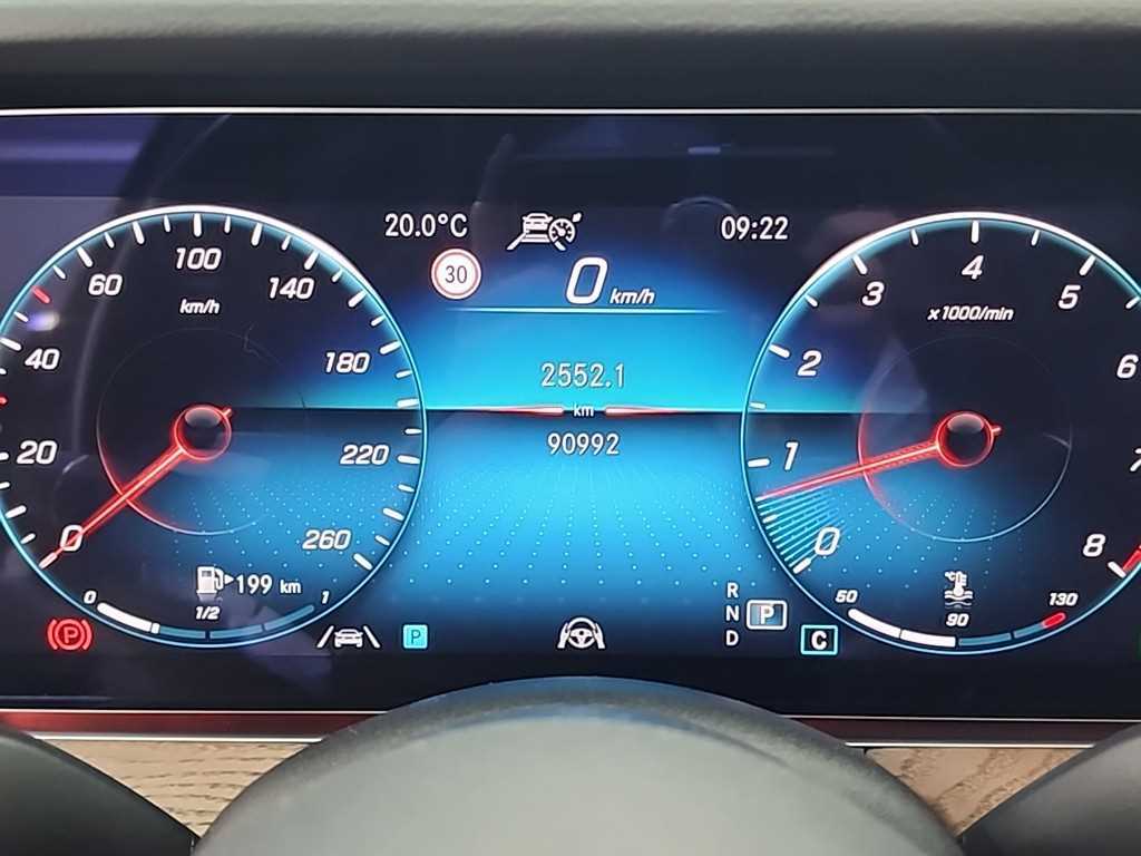 Mercedes Benz E class - Vista 6