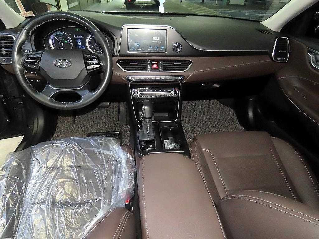 HYUNDAI Grandeur - Vista 10