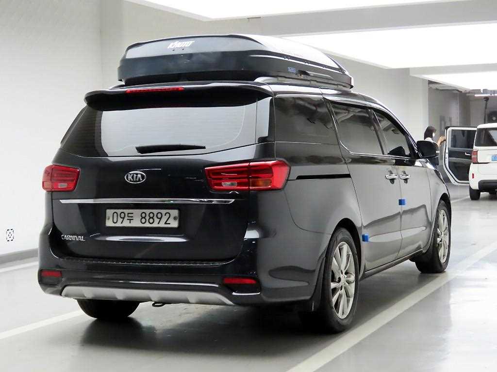 KIA Carnival - Vista 4