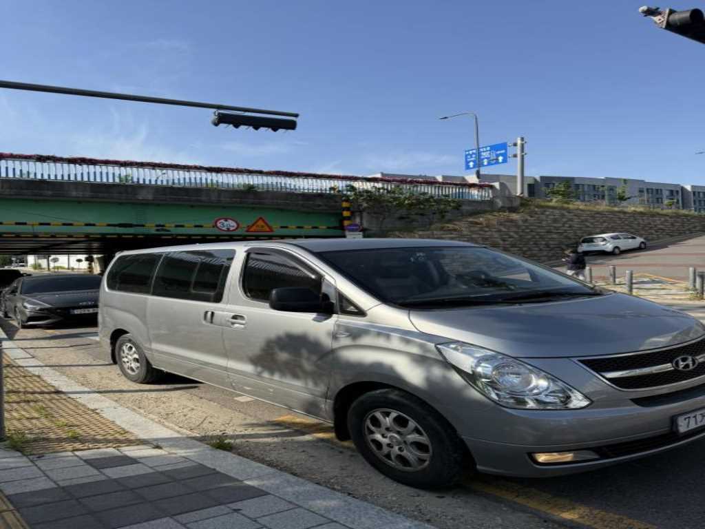 HYUNDAI Starex - Vista 8