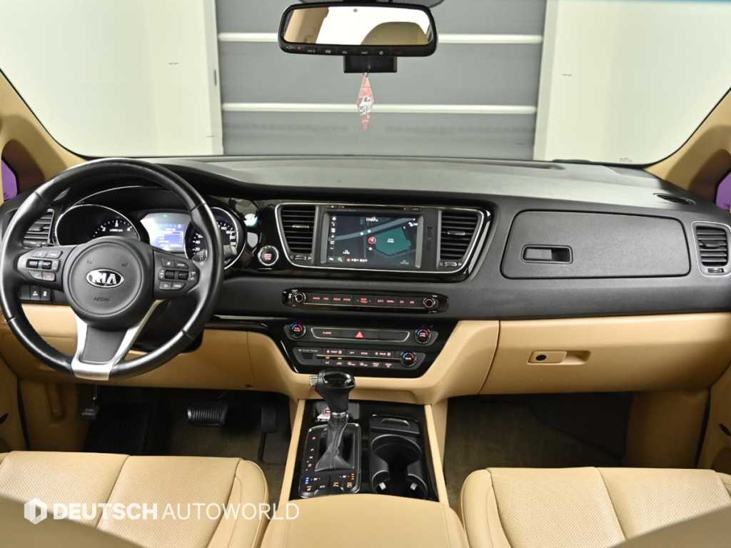 KIA Carnival - Vista 7