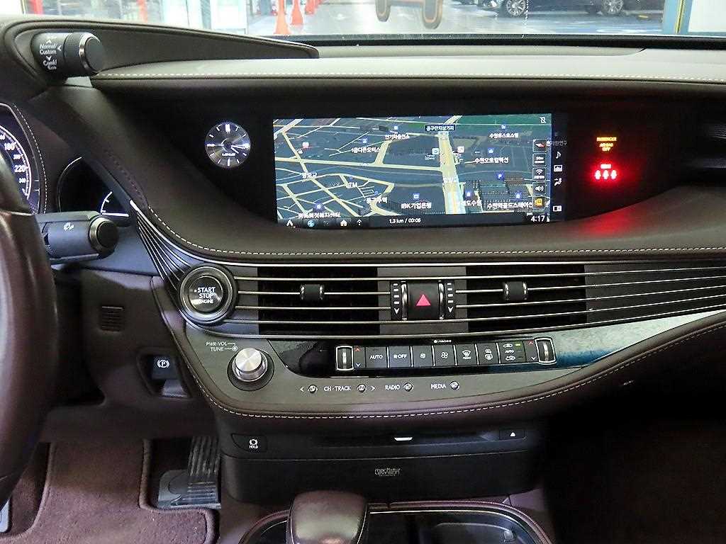 Lexus LS - Vista 11