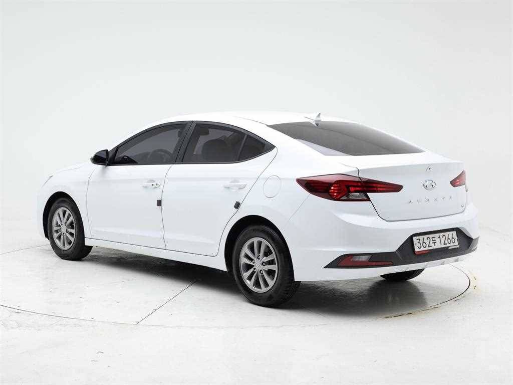 HYUNDAI Avante - Vista 4