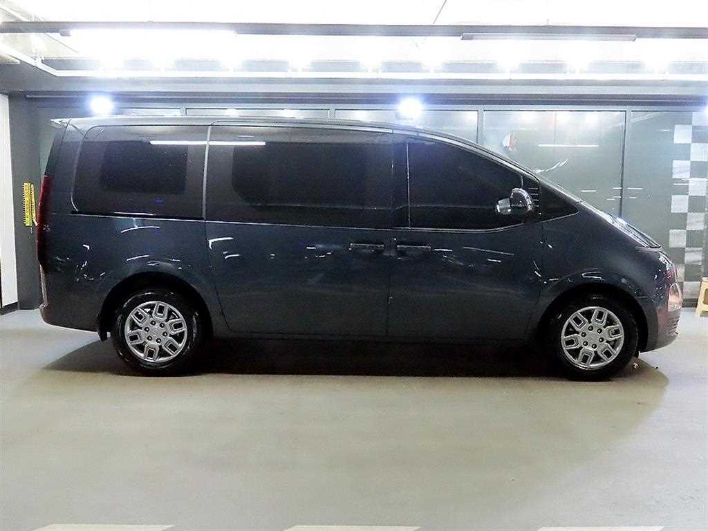 HYUNDAI Staria - Vista 3