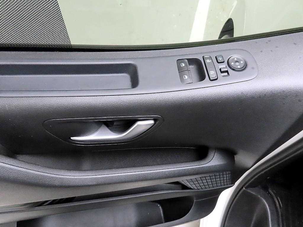 HYUNDAI Staria - Vista 11