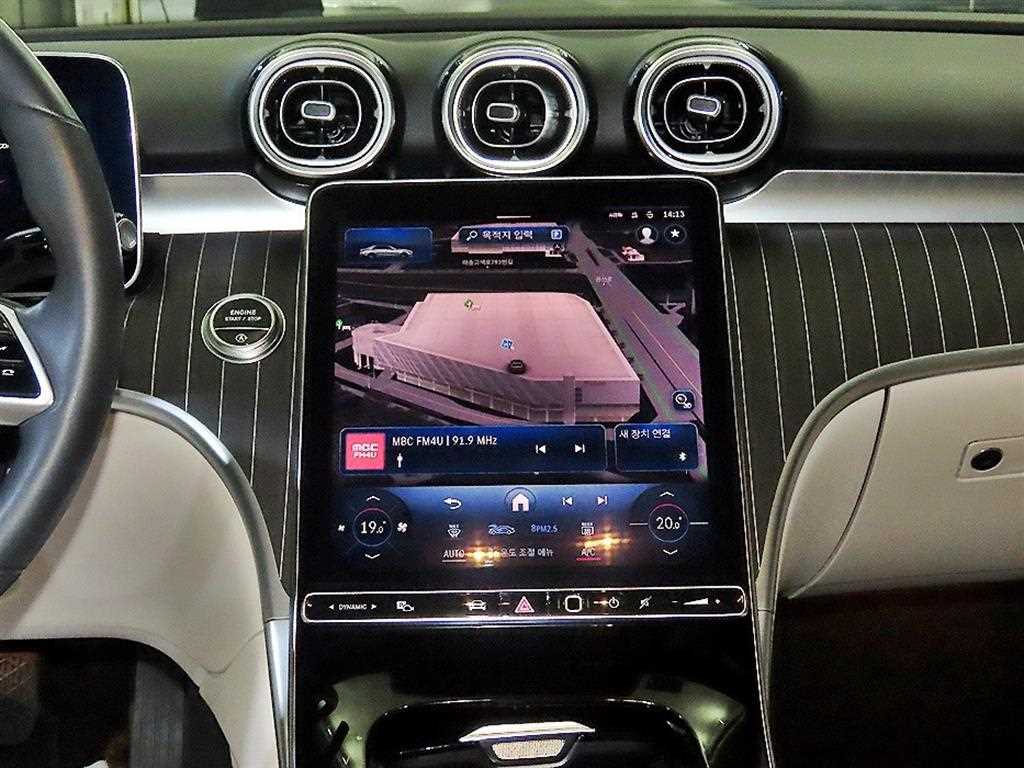 Mercedes Benz C Class - Vista 11