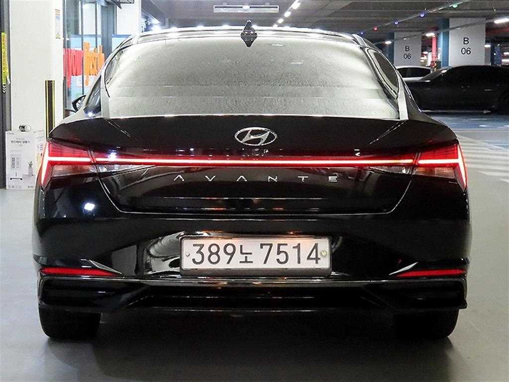 HYUNDAI Avante - Vista 5