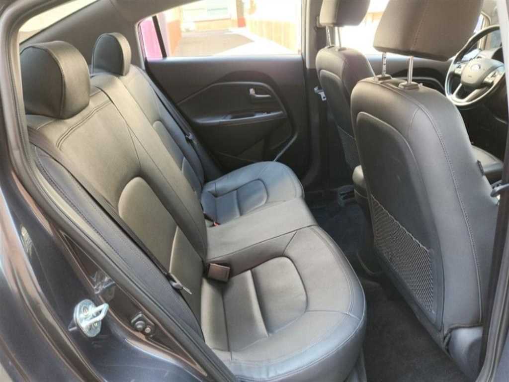KIA Pride - Vista 5