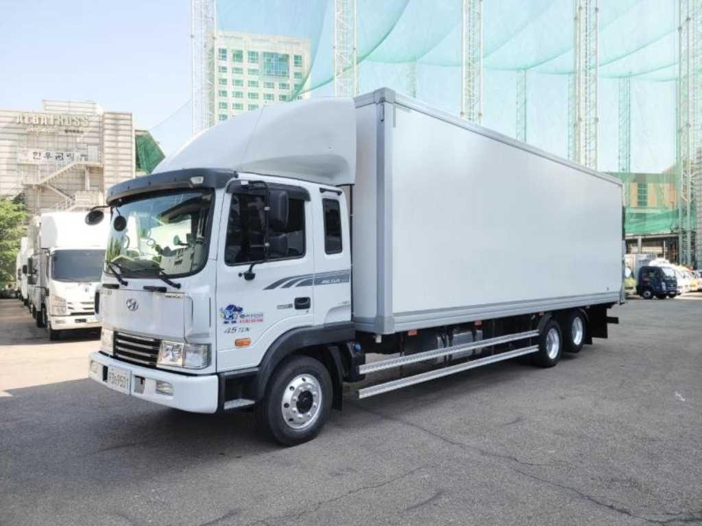 medium and large cargo truck - Vista 3