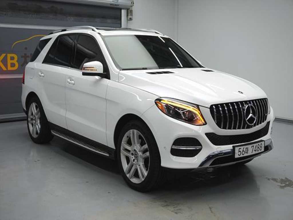 Mercedes Benz GLE Class - Vista 4