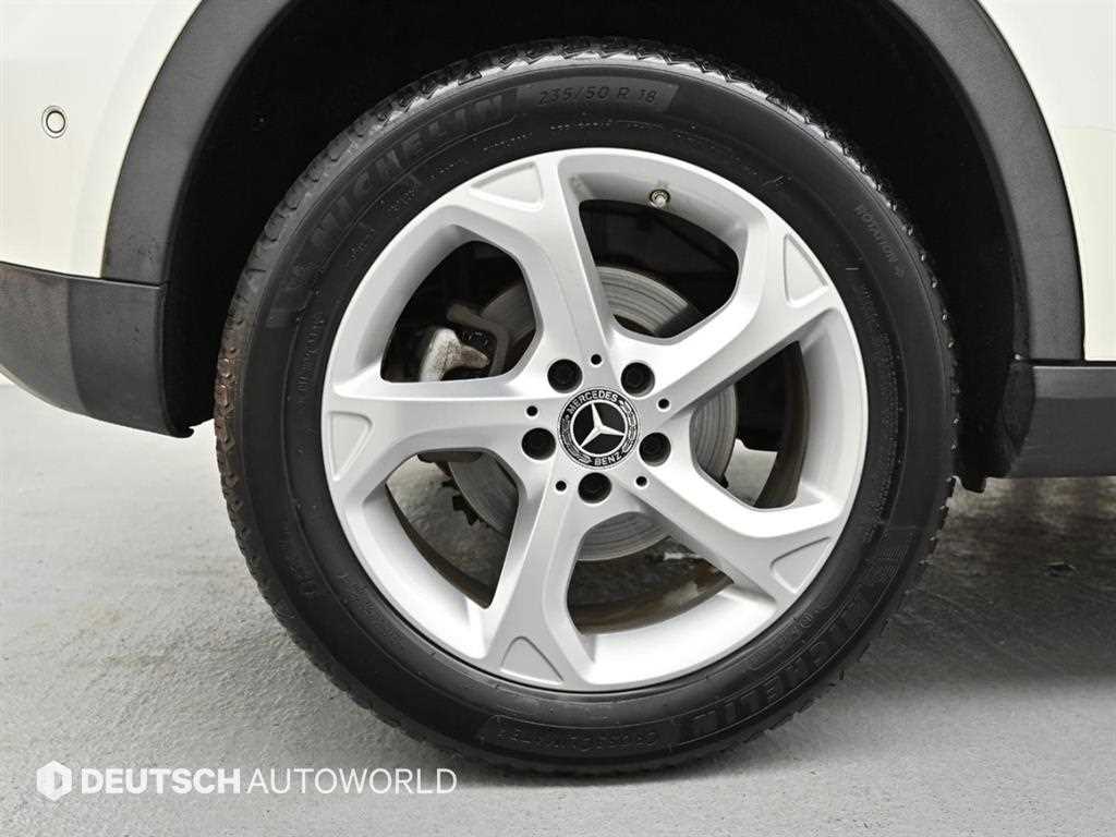 Mercedes Benz GLA Class - Vista 5