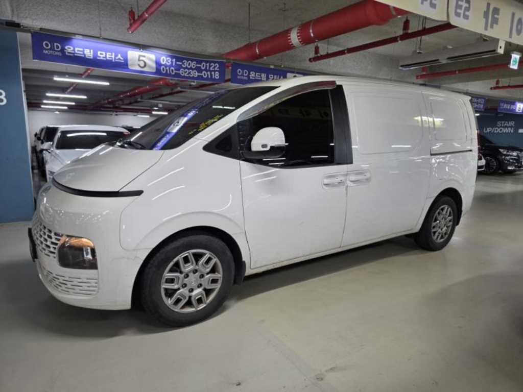 HYUNDAI Staria - Vista 3