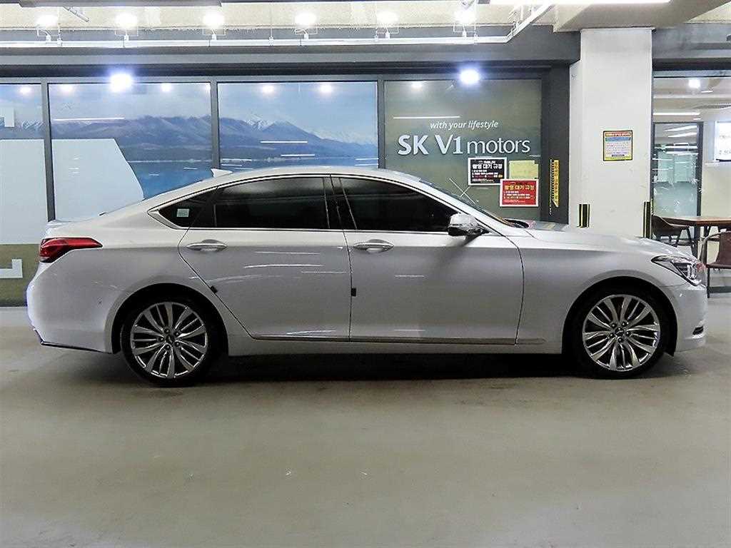 HYUNDAI Genesis - Vista 3