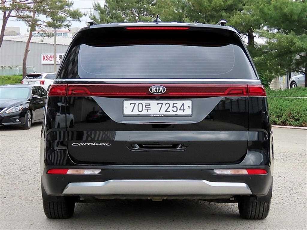 KIA Carnival - Vista 4