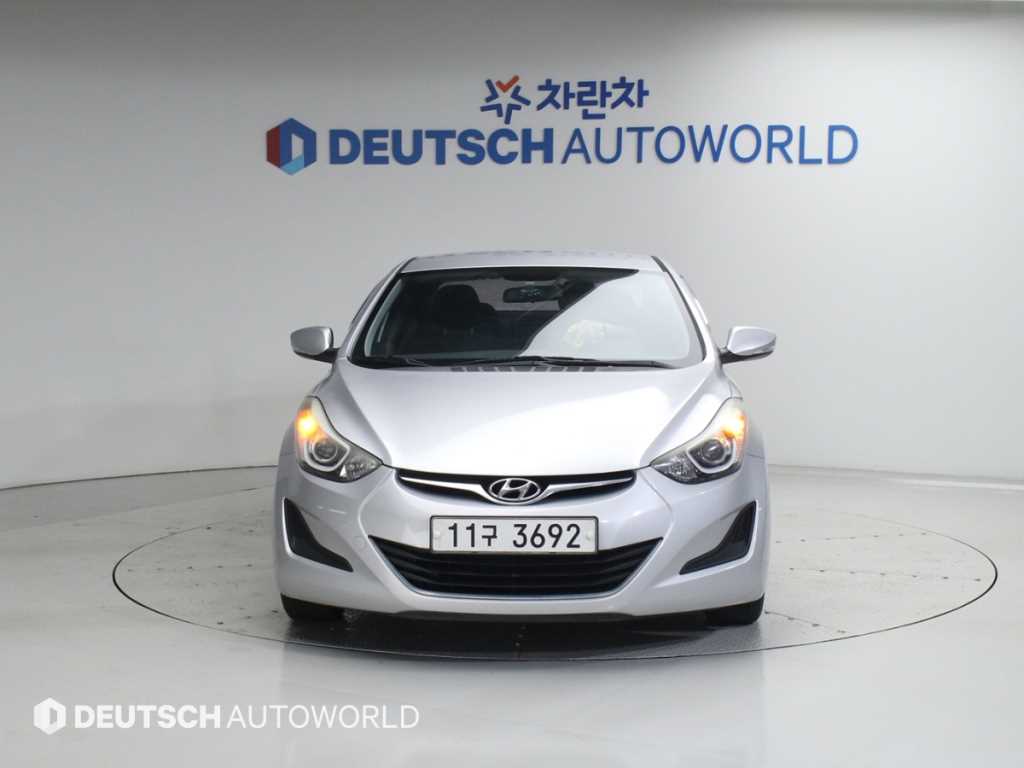 HYUNDAI Avante - Vista 3
