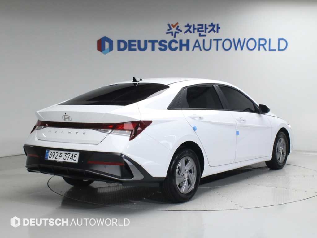 HYUNDAI Avante - Vista 2
