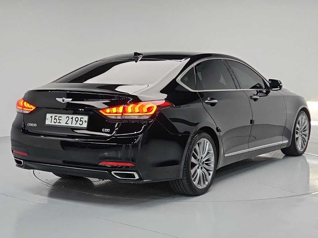HYUNDAI Genesis - Vista 4