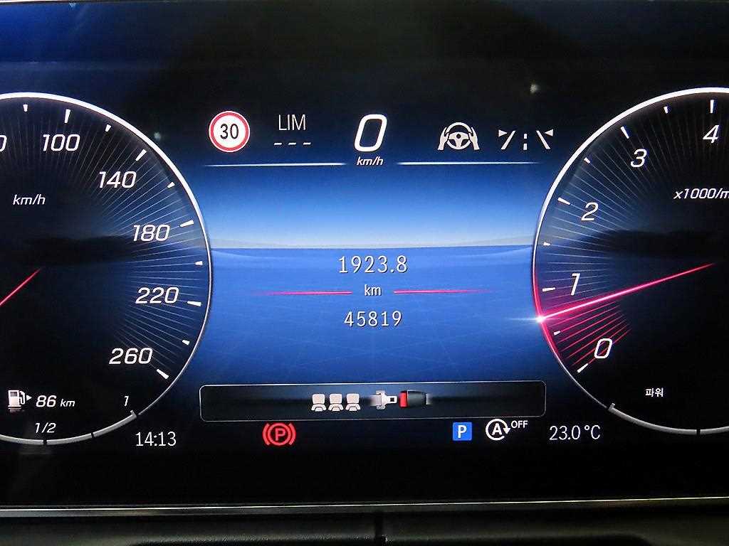 Mercedes Benz C Class - Vista 9
