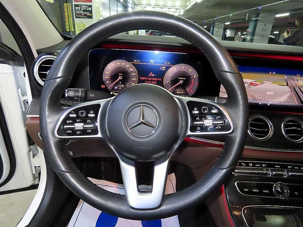 Mercedes Benz E class - Vista 8